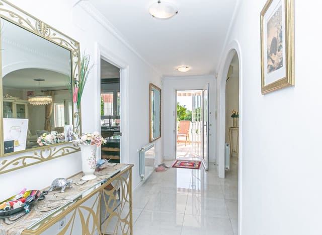 4 slaapkamer Villa te koop in Dehesa de Campoamor, Orihuela met zwembad - € 860.000 (Ref: 9315117)