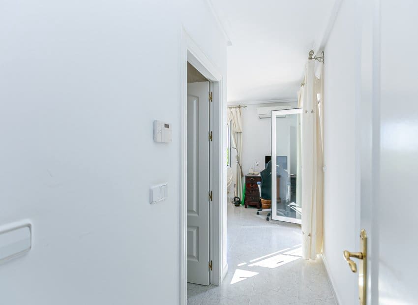 4 slaapkamer Villa te koop in Dehesa de Campoamor met zwembad - € 860.000 (Ref: 9315117)