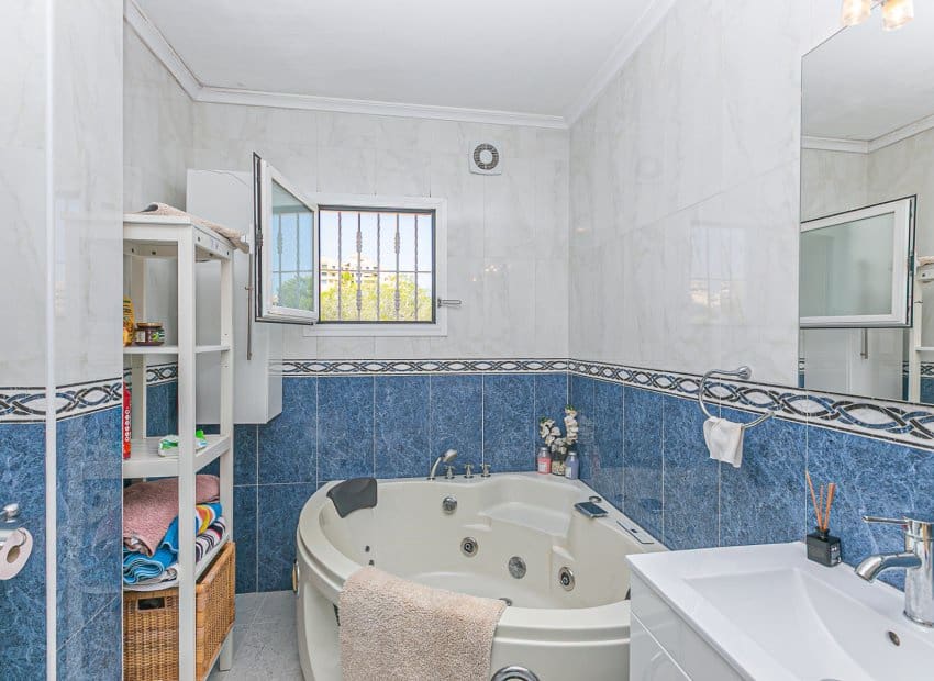 4 slaapkamer Villa te koop in Dehesa de Campoamor met zwembad - € 860.000 (Ref: 9315117)