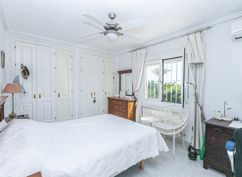 4 slaapkamer Villa te koop in Dehesa de Campoamor met zwembad - € 860.000 (Ref: 9315117)