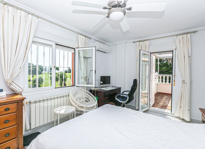 4 slaapkamer Villa te koop in Dehesa de Campoamor met zwembad - € 860.000 (Ref: 9315117)