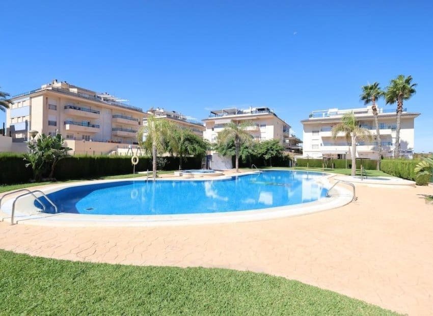 3 quarto Penthouse para venda em Pilar de la Horadada com piscina - 560 000 € (Ref: 9315121)