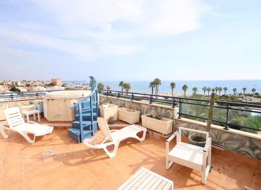 3 quarto Penthouse para venda em Pilar de la Horadada com piscina - 560 000 € (Ref: 9315121)