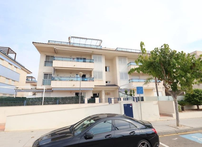 3 quarto Penthouse para venda em Pilar de la Horadada com piscina - 560 000 € (Ref: 9315121)