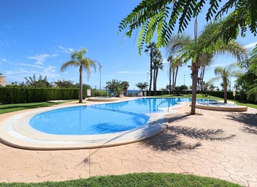 3 quarto Penthouse para venda em Pilar de la Horadada com piscina - 560 000 € (Ref: 9315121)