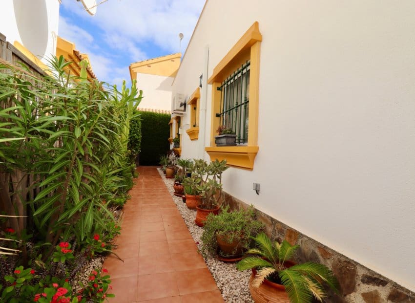 2 chambre Villa/Maison à vendre à El Raso avec piscine - 225 000 € (Ref: 9315125)