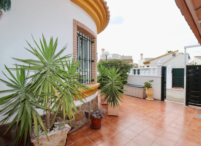 2 chambre Villa/Maison à vendre à El Raso avec piscine - 225 000 € (Ref: 9315125)