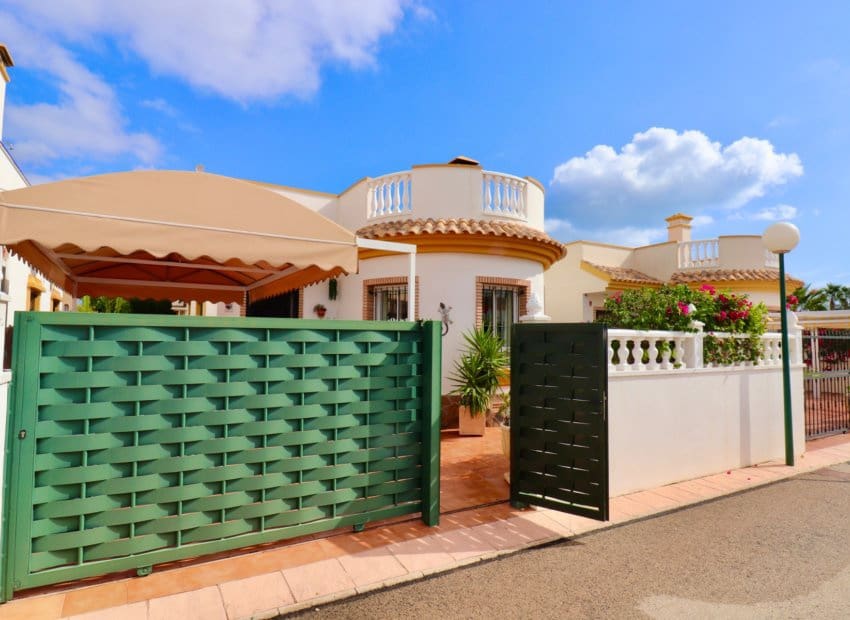 2 chambre Villa/Maison à vendre à El Raso avec piscine - 225 000 € (Ref: 9315125)