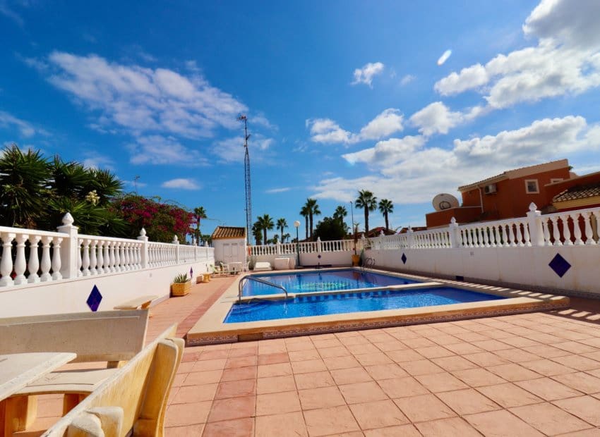 2 chambre Villa/Maison à vendre à El Raso avec piscine - 225 000 € (Ref: 9315125)