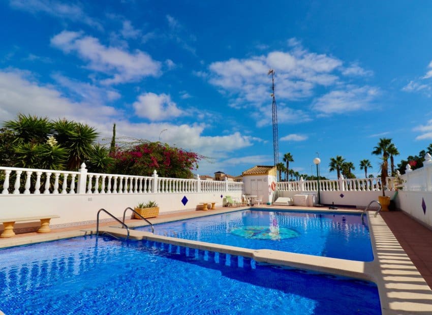 2 chambre Villa/Maison à vendre à El Raso avec piscine - 225 000 € (Ref: 9315125)