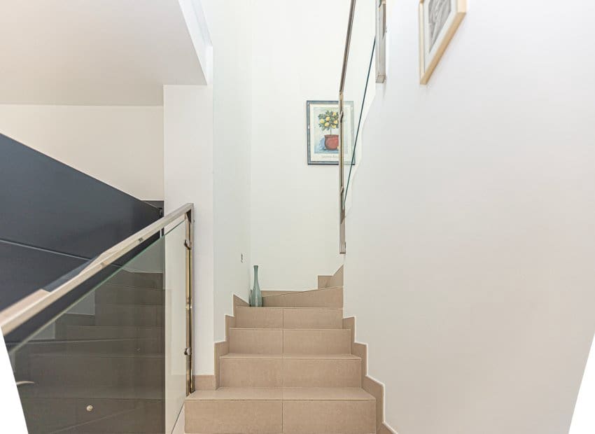 3 slaapkamer Villa te koop in Dona Pepa met zwembad - € 405.000 (Ref: 9325552)