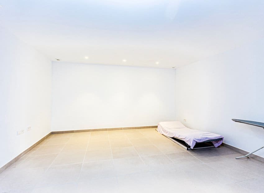 3 slaapkamer Villa te koop in Dona Pepa met zwembad - € 405.000 (Ref: 9325552)