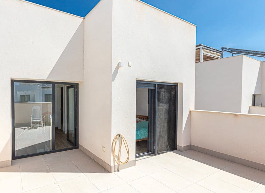 3 slaapkamer Villa te koop in Dona Pepa met zwembad - € 405.000 (Ref: 9325552)