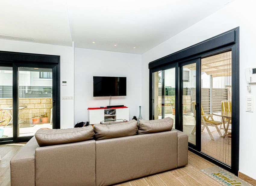 3 slaapkamer Villa te koop in Dona Pepa met zwembad - € 405.000 (Ref: 9325552)