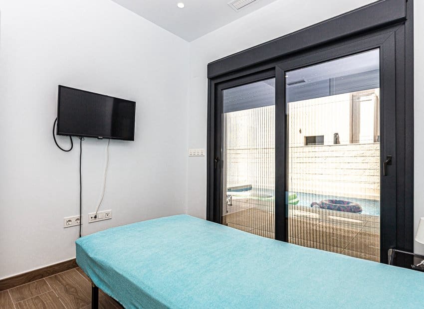 3 slaapkamer Villa te koop in Dona Pepa met zwembad - € 405.000 (Ref: 9325552)