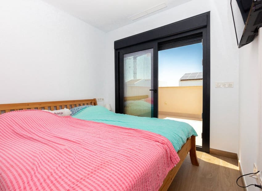 3 slaapkamer Villa te koop in Dona Pepa met zwembad - € 405.000 (Ref: 9325552)