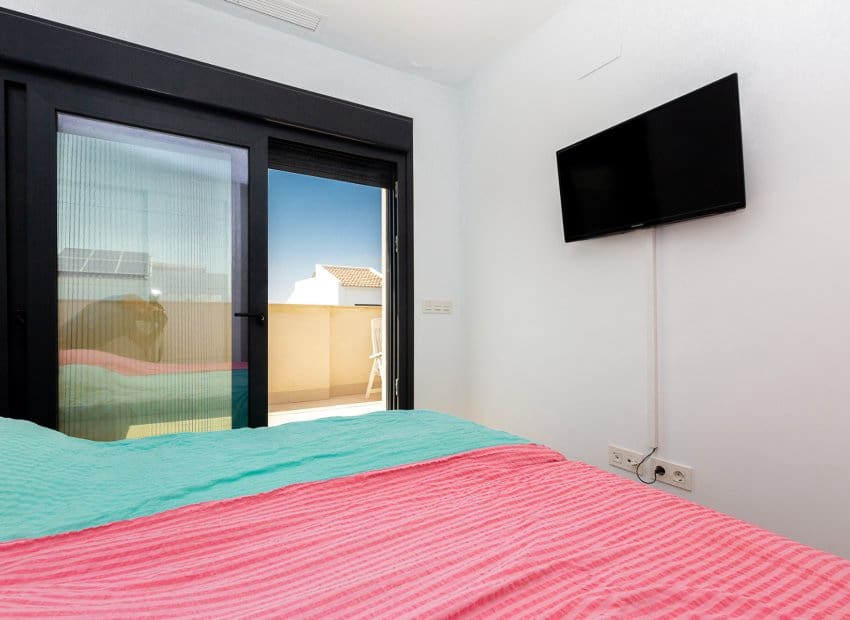 3 slaapkamer Villa te koop in Dona Pepa met zwembad - € 405.000 (Ref: 9325552)