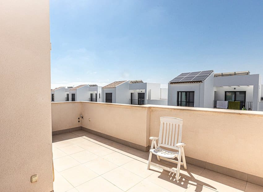 3 slaapkamer Villa te koop in Dona Pepa met zwembad - € 405.000 (Ref: 9325552)