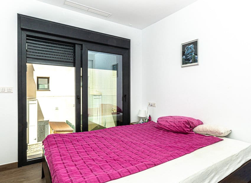 3 slaapkamer Villa te koop in Dona Pepa met zwembad - € 405.000 (Ref: 9325552)