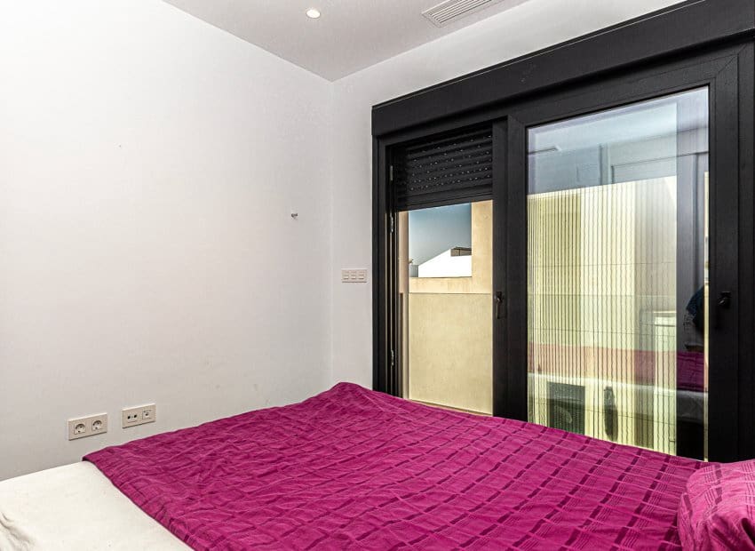 3 slaapkamer Villa te koop in Dona Pepa met zwembad - € 405.000 (Ref: 9325552)