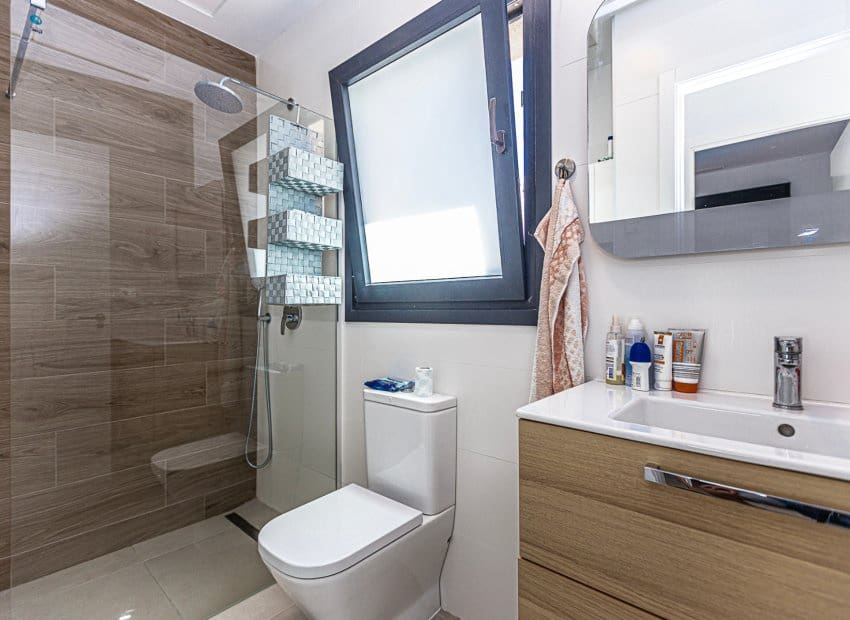 3 slaapkamer Villa te koop in Dona Pepa met zwembad - € 405.000 (Ref: 9325552)