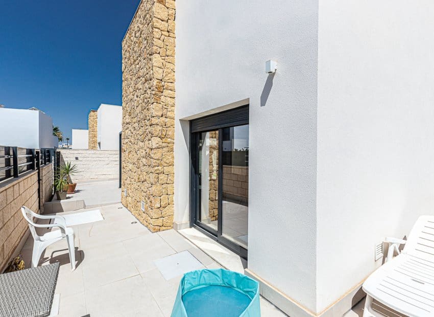 3 slaapkamer Villa te koop in Dona Pepa met zwembad - € 405.000 (Ref: 9325552)