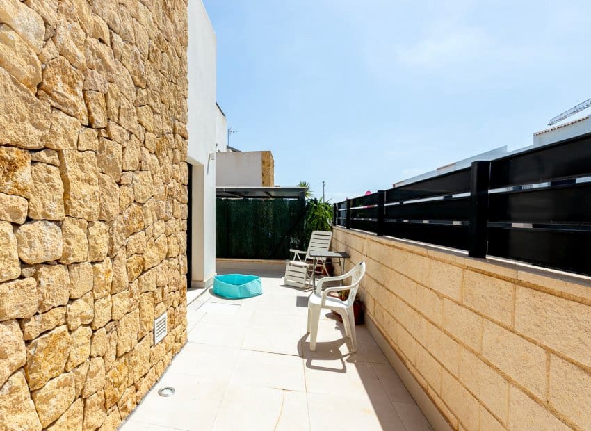 3 slaapkamer Villa te koop in Dona Pepa met zwembad - € 405.000 (Ref: 9325552)