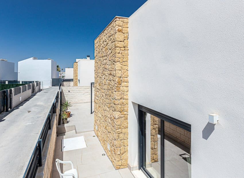 3 slaapkamer Villa te koop in Dona Pepa met zwembad - € 405.000 (Ref: 9325552)