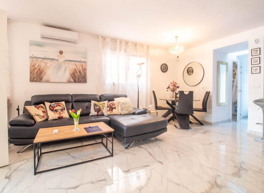 4 soverom Kjedet enebolig til salgs i Torrevieja - € 264 900 (Ref: 9325565)