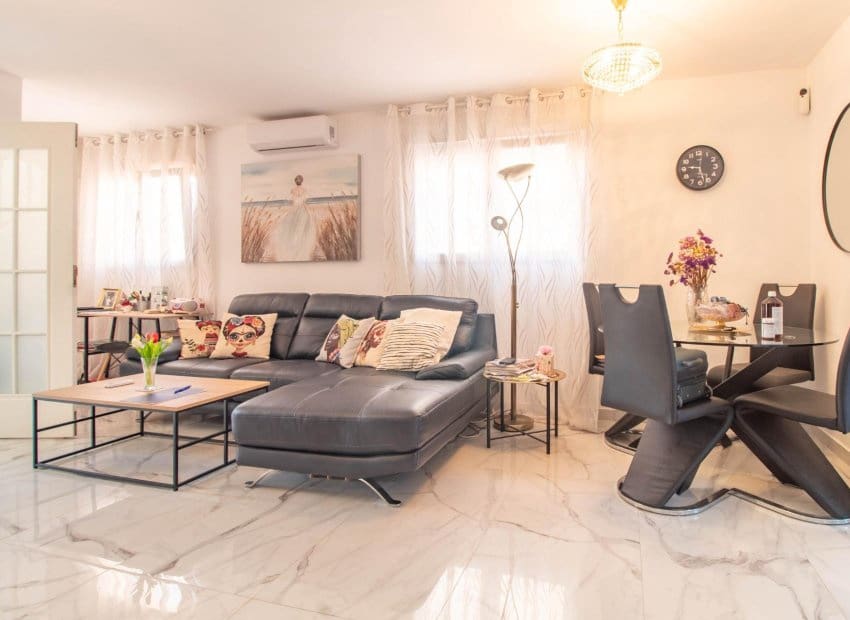 4 soverom Kjedet enebolig til salgs i Torrevieja - € 264 900 (Ref: 9325565)