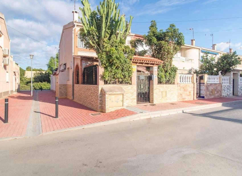 4 soverom Kjedet enebolig til salgs i Torrevieja - € 264 900 (Ref: 9325565)