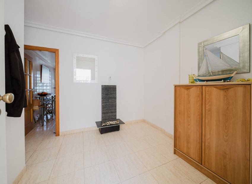 3 makuuhuone Huoneisto myytävänä paikassa Orihuela Costa mukana uima-altaan - 273 000 € (Ref: 9331359)