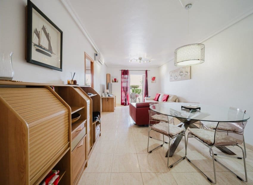 3 makuuhuone Huoneisto myytävänä paikassa Orihuela Costa mukana uima-altaan - 273 000 € (Ref: 9331359)