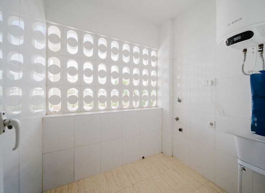 3 makuuhuone Huoneisto myytävänä paikassa Orihuela Costa mukana uima-altaan - 273 000 € (Ref: 9331359)