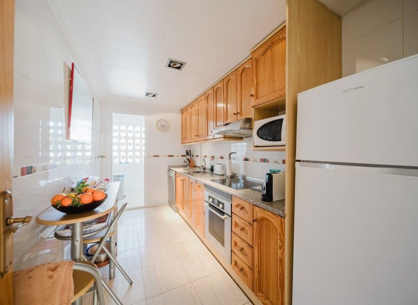 3 makuuhuone Huoneisto myytävänä paikassa Orihuela Costa mukana uima-altaan - 273 000 € (Ref: 9331359)