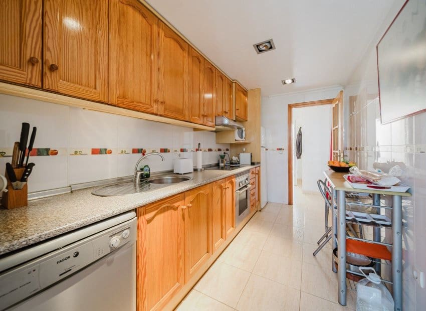 3 makuuhuone Huoneisto myytävänä paikassa Orihuela Costa mukana uima-altaan - 273 000 € (Ref: 9331359)