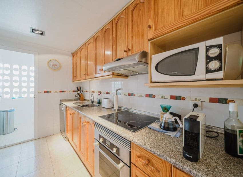 3 makuuhuone Huoneisto myytävänä paikassa Orihuela Costa mukana uima-altaan - 273 000 € (Ref: 9331359)