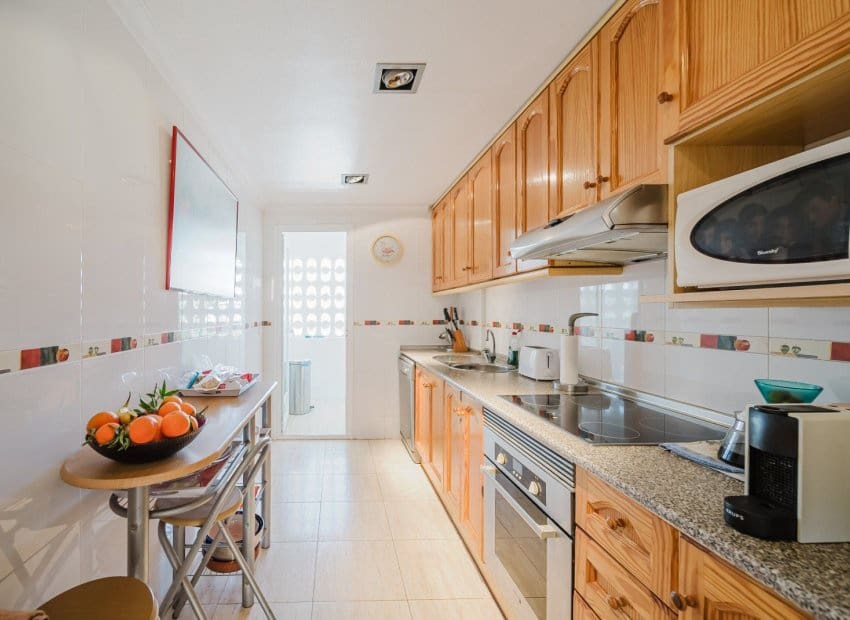 3 makuuhuone Huoneisto myytävänä paikassa Orihuela Costa mukana uima-altaan - 273 000 € (Ref: 9331359)