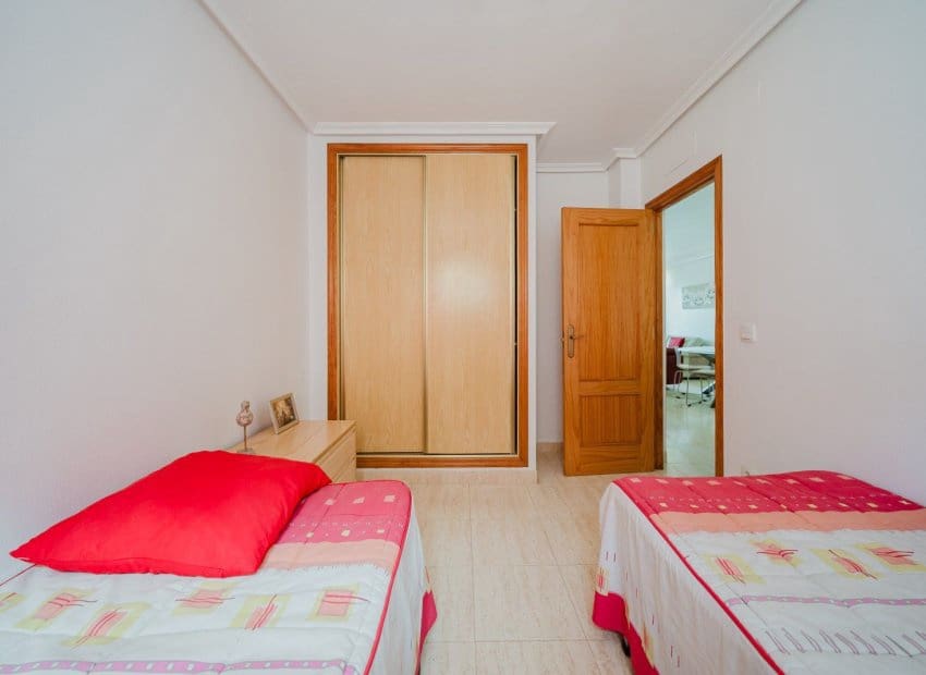 3 makuuhuone Huoneisto myytävänä paikassa Orihuela Costa mukana uima-altaan - 273 000 € (Ref: 9331359)