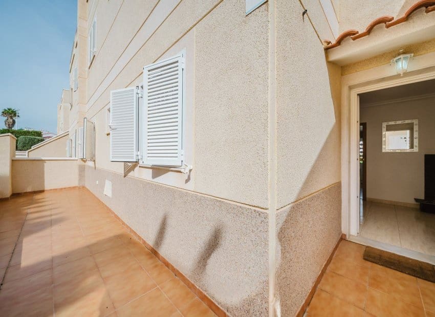 3 makuuhuone Huoneisto myytävänä paikassa Orihuela Costa mukana uima-altaan - 273 000 € (Ref: 9331359)