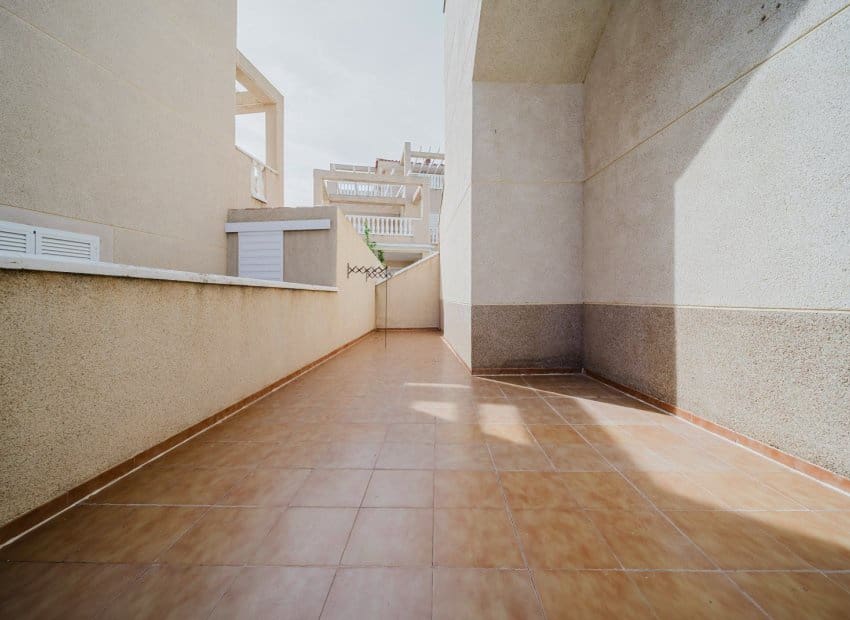 3 makuuhuone Huoneisto myytävänä paikassa Orihuela Costa mukana uima-altaan - 273 000 € (Ref: 9331359)