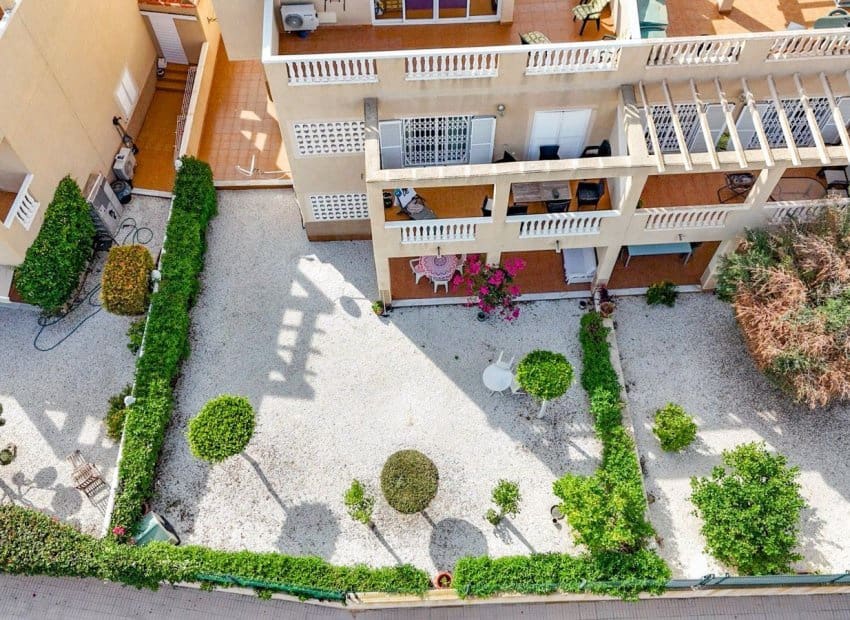 3 makuuhuone Huoneisto myytävänä paikassa Orihuela Costa mukana uima-altaan - 273 000 € (Ref: 9331359)