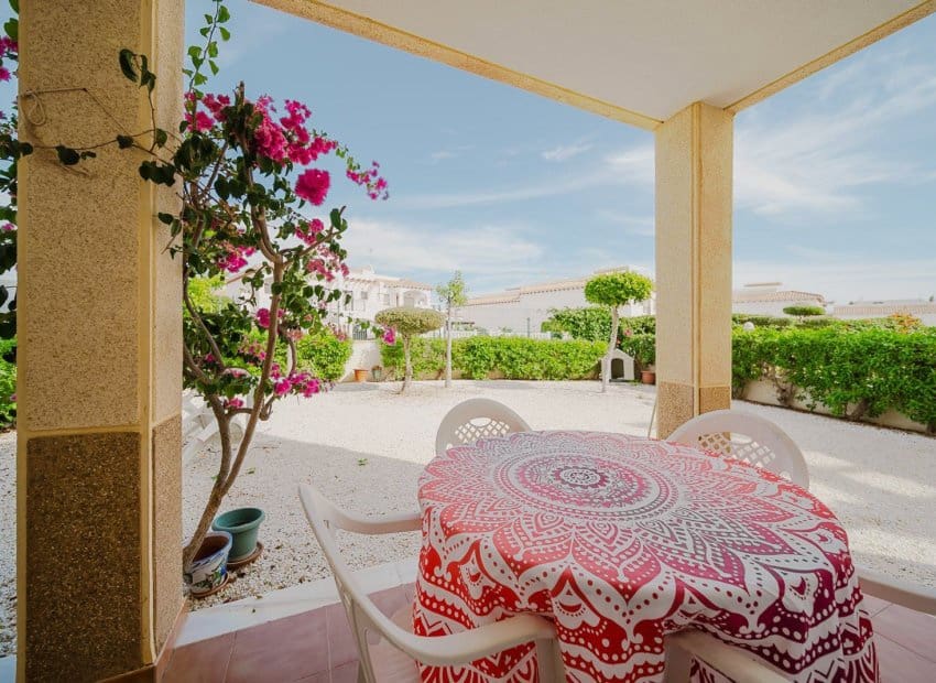 3 makuuhuone Huoneisto myytävänä paikassa Orihuela Costa mukana uima-altaan - 273 000 € (Ref: 9331359)