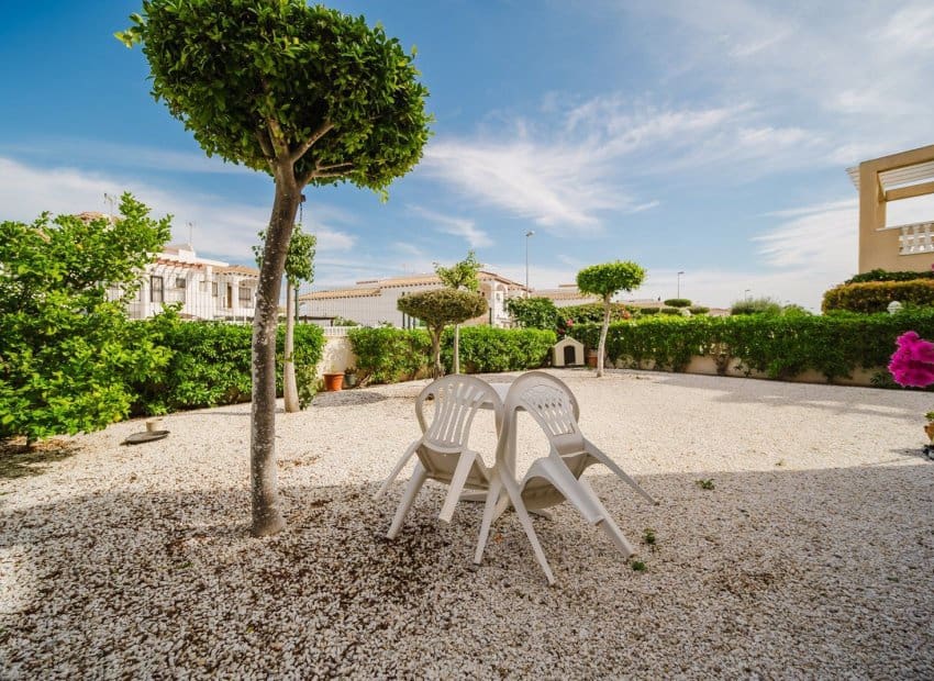 3 makuuhuone Huoneisto myytävänä paikassa Orihuela Costa mukana uima-altaan - 273 000 € (Ref: 9331359)