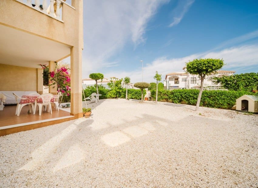 3 makuuhuone Huoneisto myytävänä paikassa Orihuela Costa mukana uima-altaan - 273 000 € (Ref: 9331359)