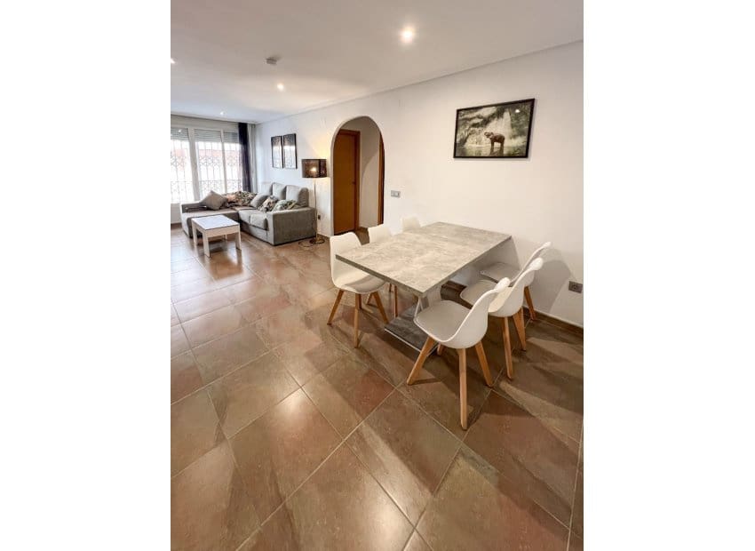 3 soveværelse Lejlighed til salg i Torrevieja - € 169.990 (Ref: 9331369)