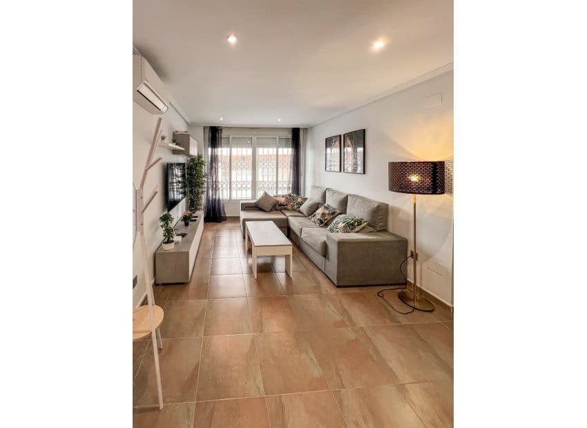 3 soveværelse Lejlighed til salg i Torrevieja - € 169.990 (Ref: 9331369)