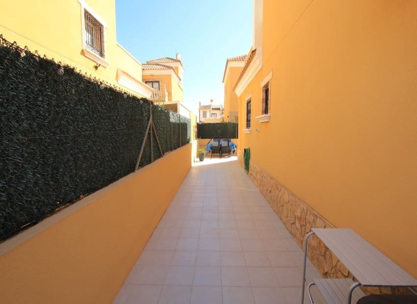 3 soveværelse Villa til salg i El Raso - € 325.000 (Ref: 9335646)