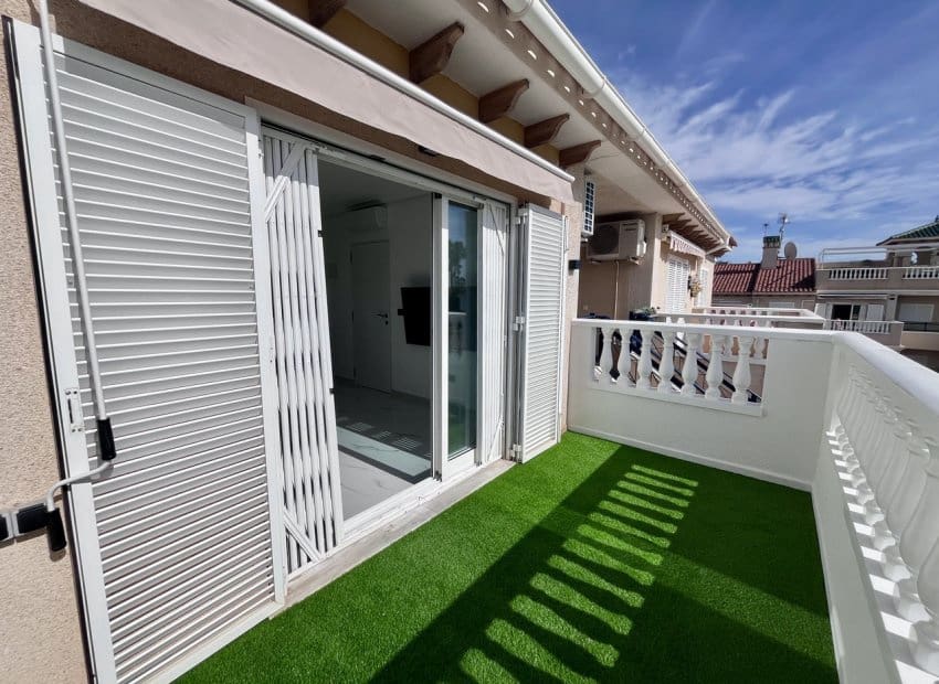 1 sypialnia Penthouse na sprzedaż w Playa Flamenca z basenem - 170 000 € (Ref: 9340226)