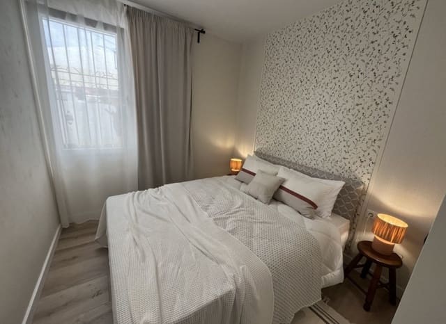 2 chambre Maison de Ville à vendre à El Chaparral - La Siesta - La Torreta, Torrevieja avec piscine - 134 900 € (Ref: 9340227)